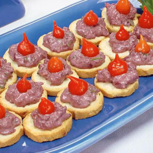 Canapé de Azeitona Preta